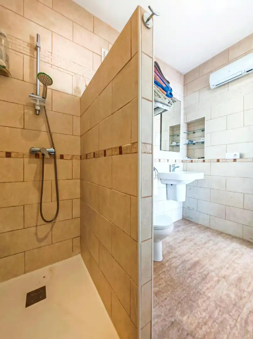 Bany de Casa o xalet en venda en Chiclana de la Frontera amb Aire condicionat, Jardí privat i Piscina