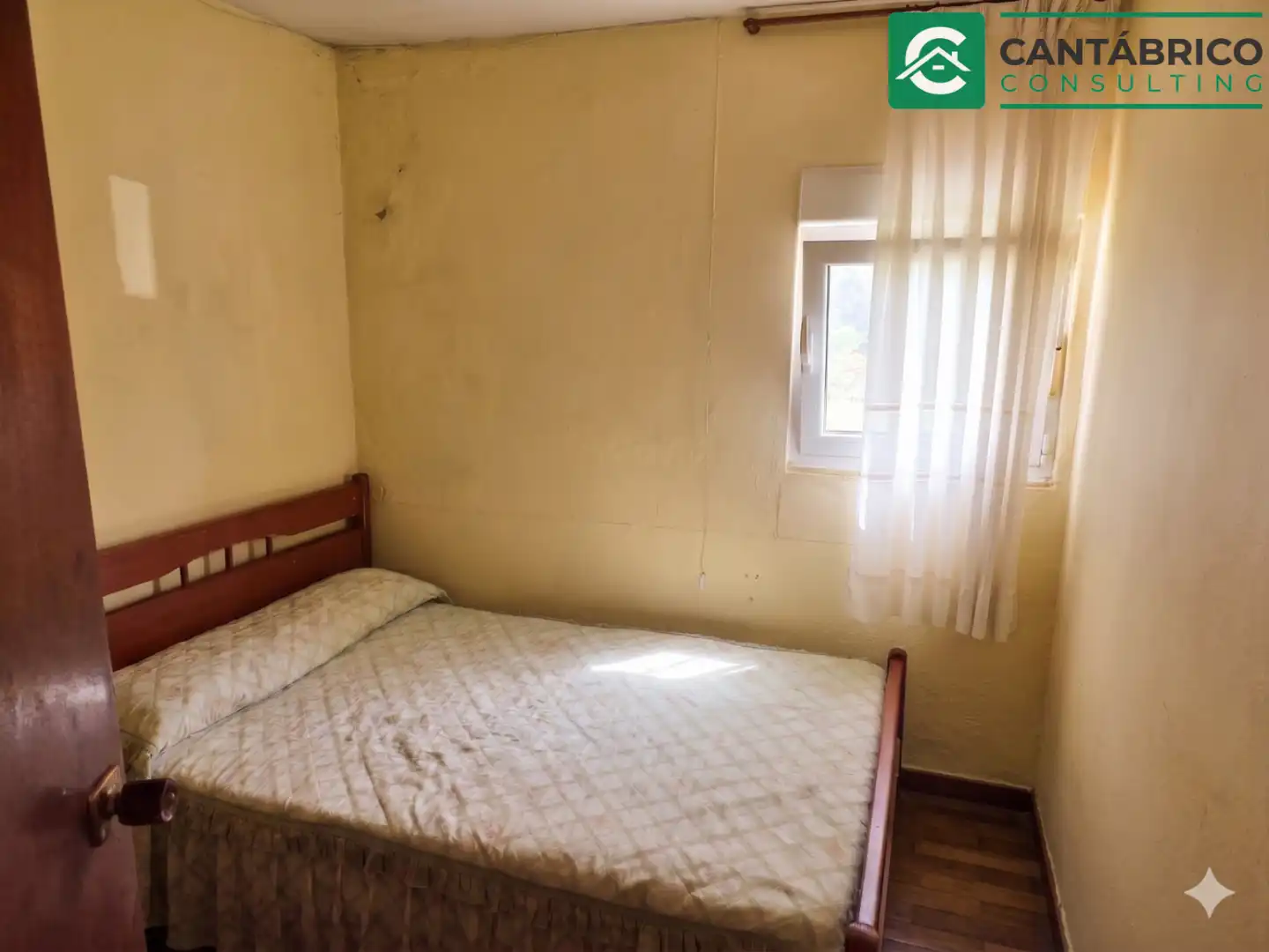Dormitori de Casa o xalet en venda en Villayón amb Terrassa, Traster i Moblat
