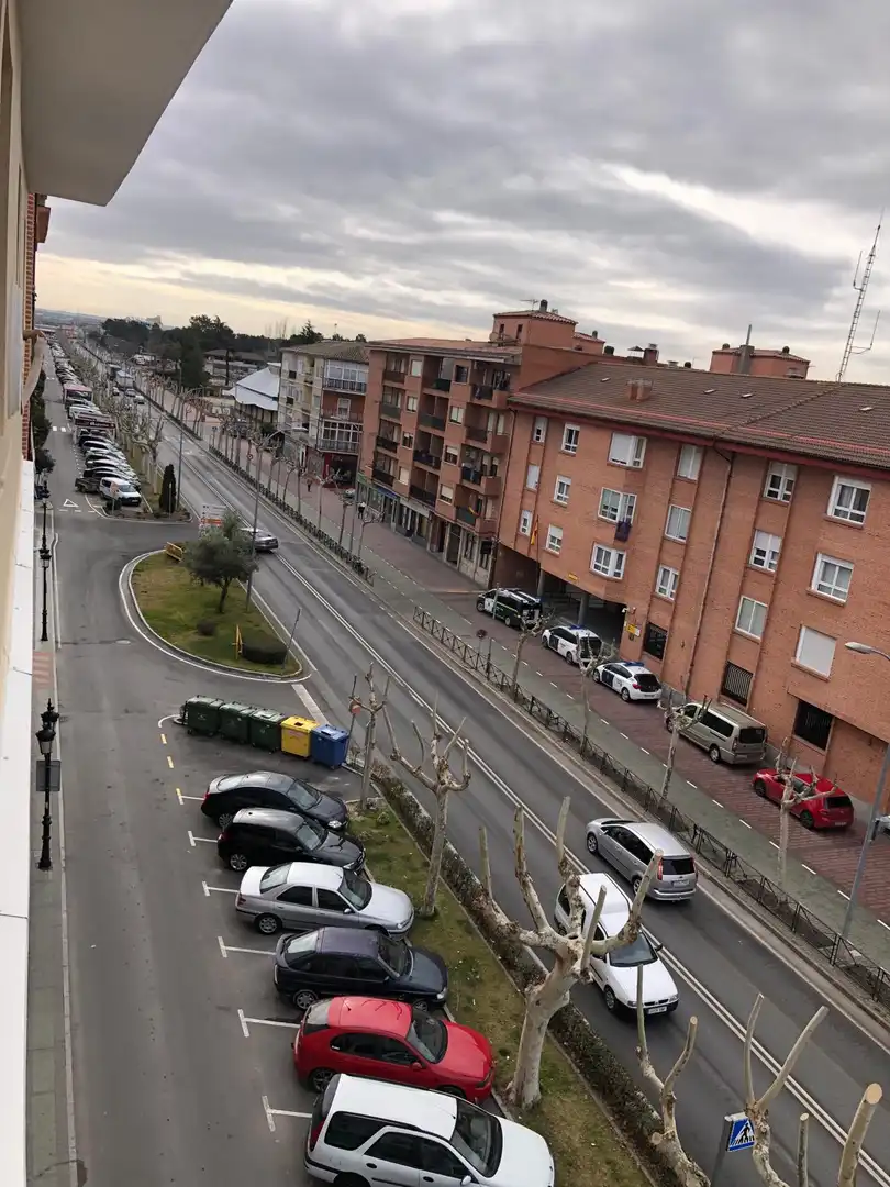 Vista exterior de Dúplex en venta en Arévalo con Parquet, Amueblado y Horno