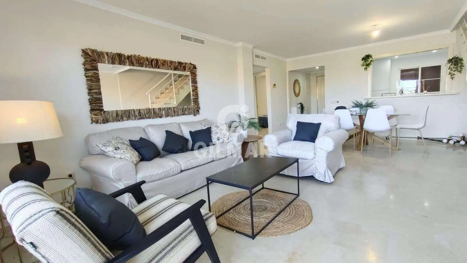 Sala de estar de Dúplex en venta en Sotogrande con Calefacción, Trastero y Piscina