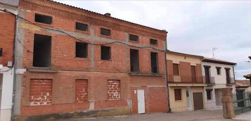 Gebäude zum Verkauf in Valverdes, 2, Portillo