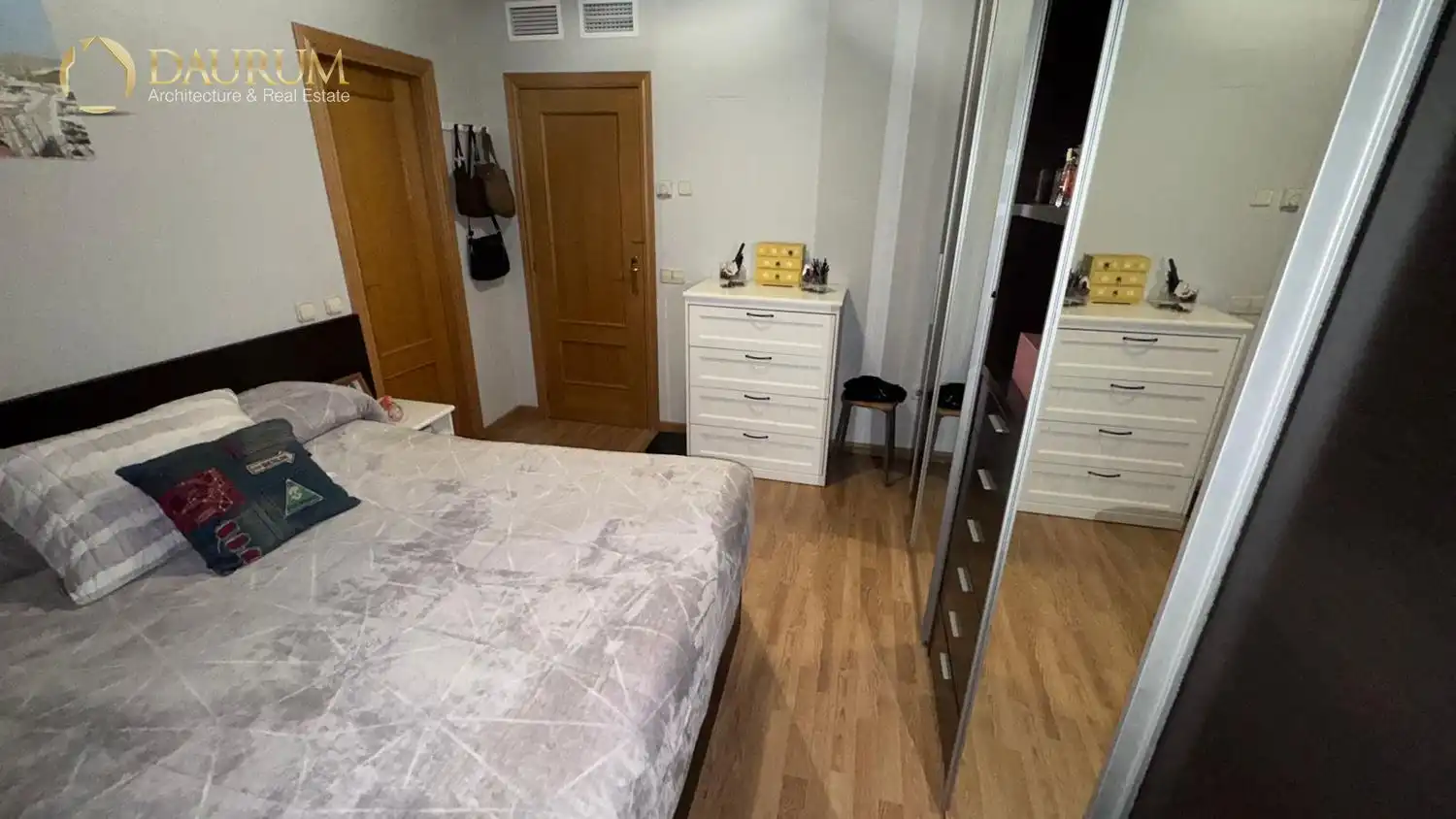 Schlafzimmer von Einfamilien-Reihenhaus zum Verkauf in Alcalá de Henares mit Klimaanlage, Heizung und Terrasse