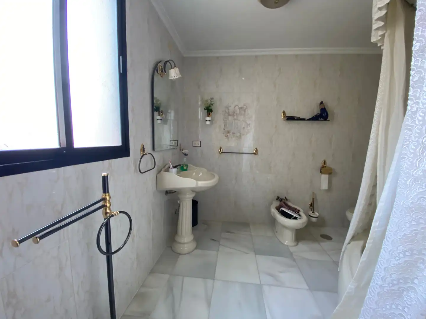 Bany de Casa o xalet en venda en Guadix amb Terrassa i Moblat