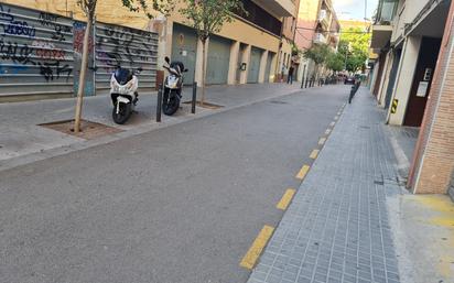 Vista exterior de Local en venda en L'Hospitalet de Llobregat amb Aire condicionat i Parquet