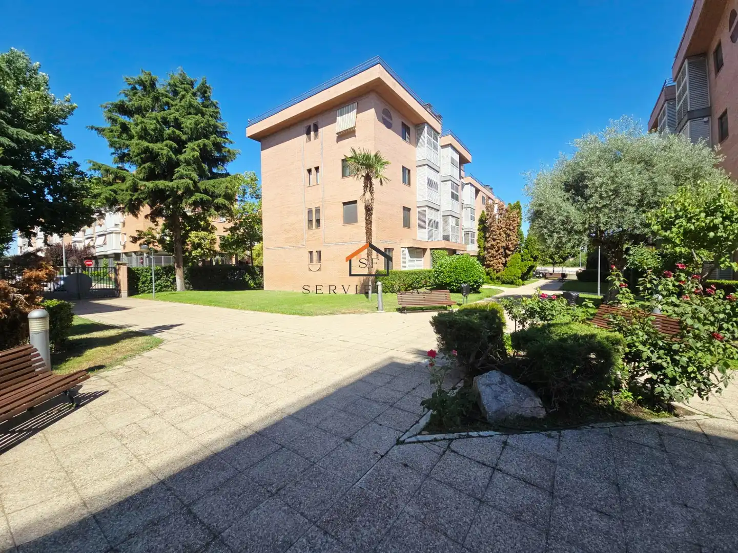 Vista exterior de Pis de lloguer en Madrid amb Calefacció, Jardí privat i Traster