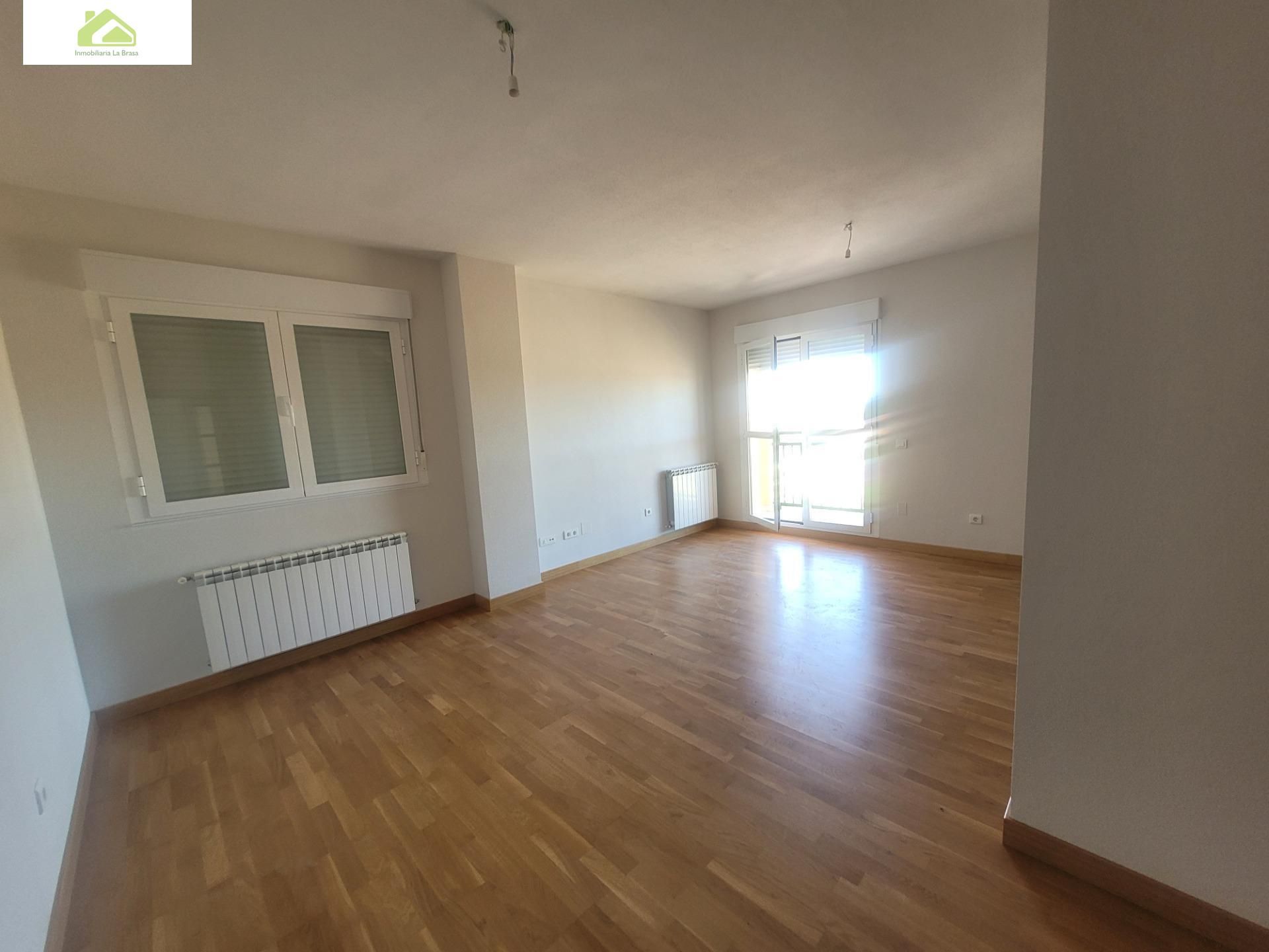 Sala d'estar de Àtic en venda en Zamora Capital  amb Calefacció, Terrassa i Traster