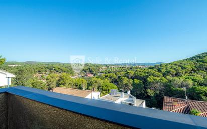 Vista exterior de Casa o xalet en venda en Blanes amb Aire condicionat, Jardí privat i Terrassa