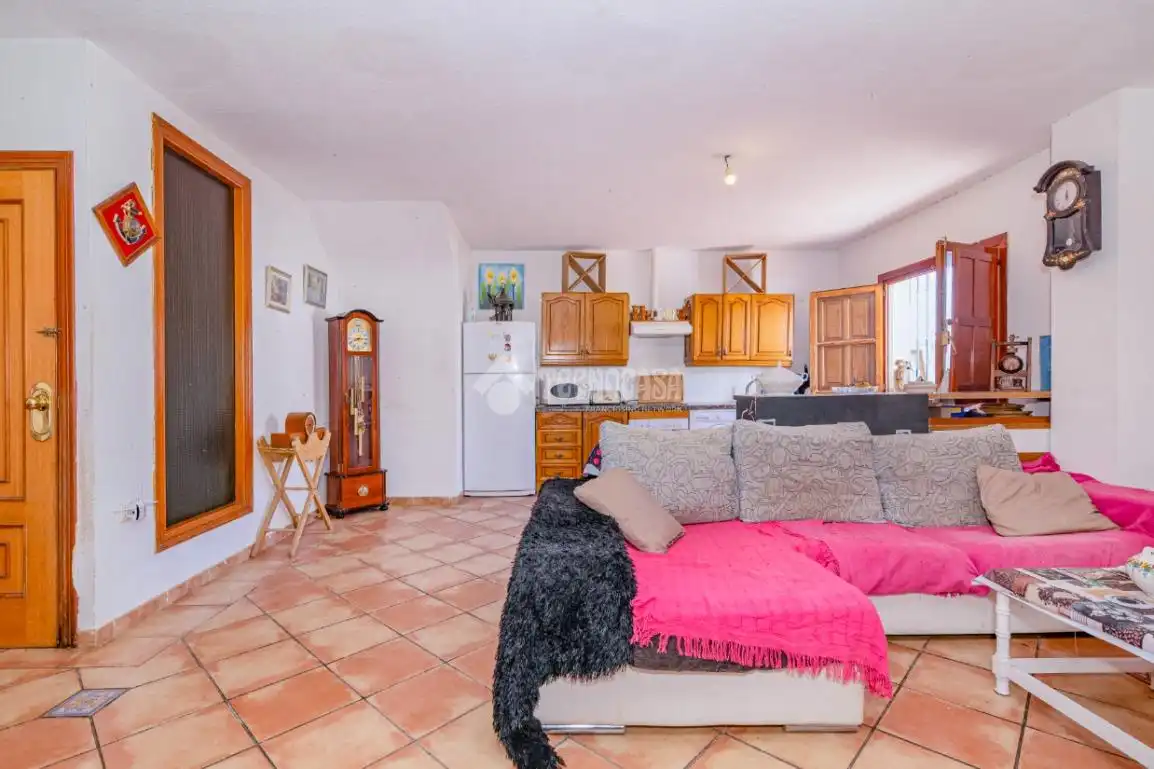Sala d'estar de Casa adosada en venda en La Zubia amb Terrassa i Piscina comunitària