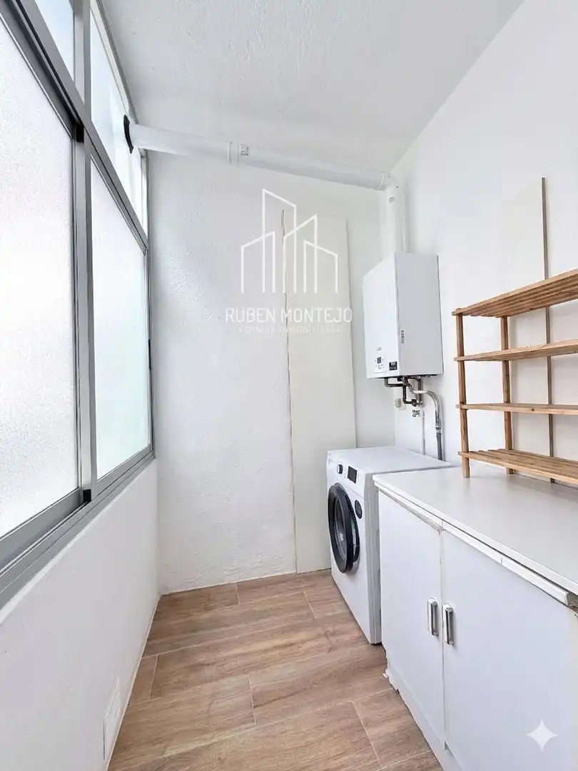 Bathroom of Flat for rent in Salamanca  with Heating, Terrace and Furnished