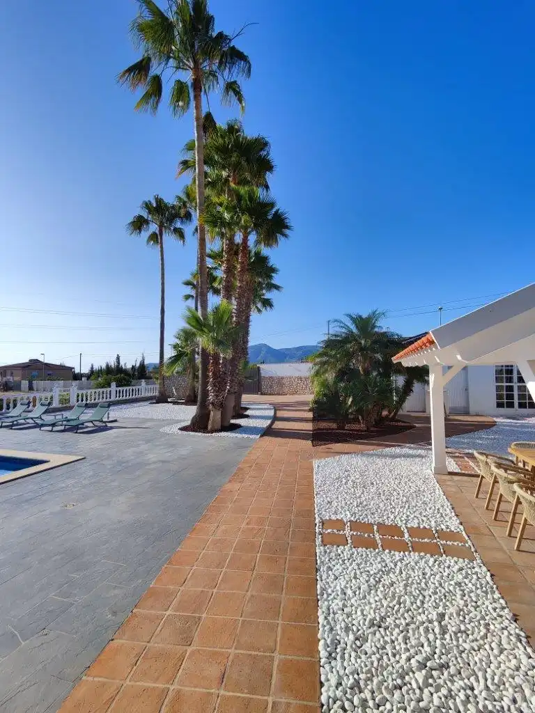 Vista exterior de Casa o chalet en venta en Alhaurín de la Torre con Aire acondicionado, Calefacción y Jardín privado