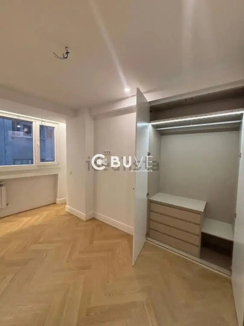 Bedroom of Flat for sale in Madrid  with Air Conditioner, Heating and Parquet flooring