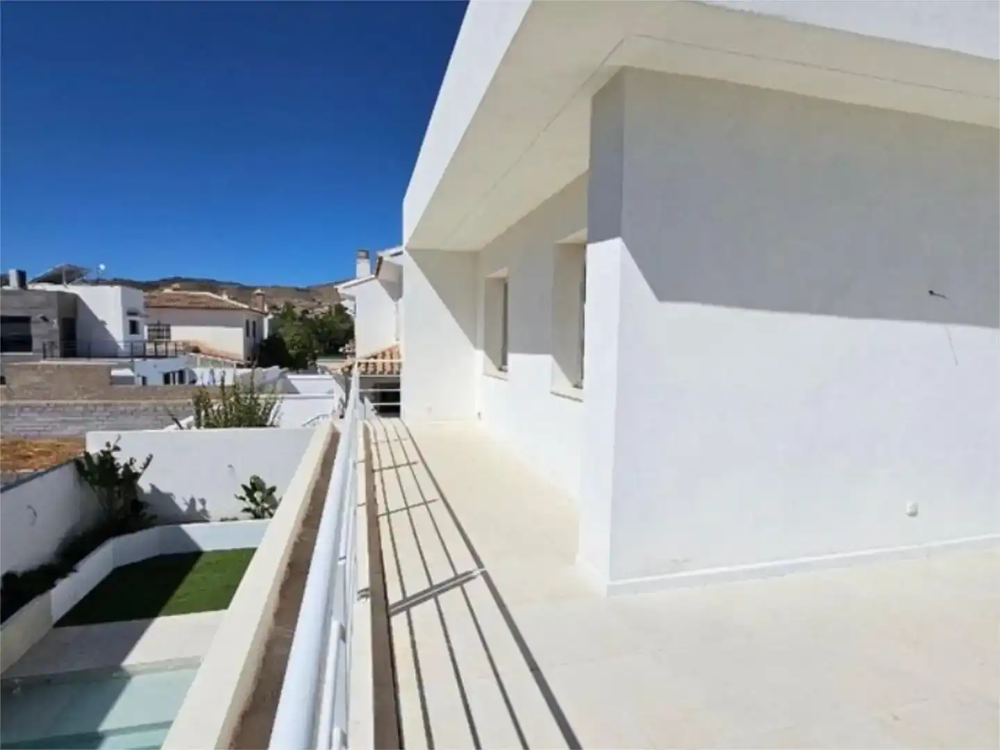 Terrassa de Casa o xalet en venda en Baza amb Aire condicionat, Jardí privat i Piscina