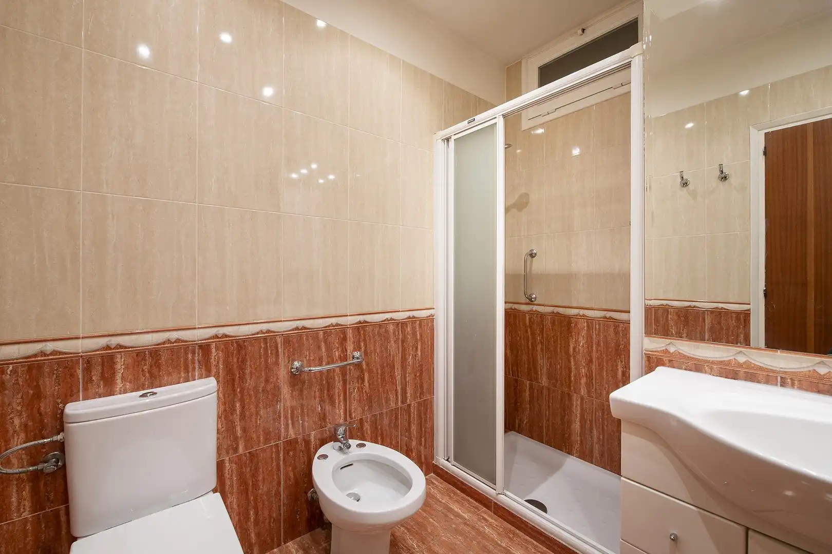 Badezimmer von Einfamilien-Reihenhaus zum Verkauf in Banyoles mit Klimaanlage, Heizung und Terrasse