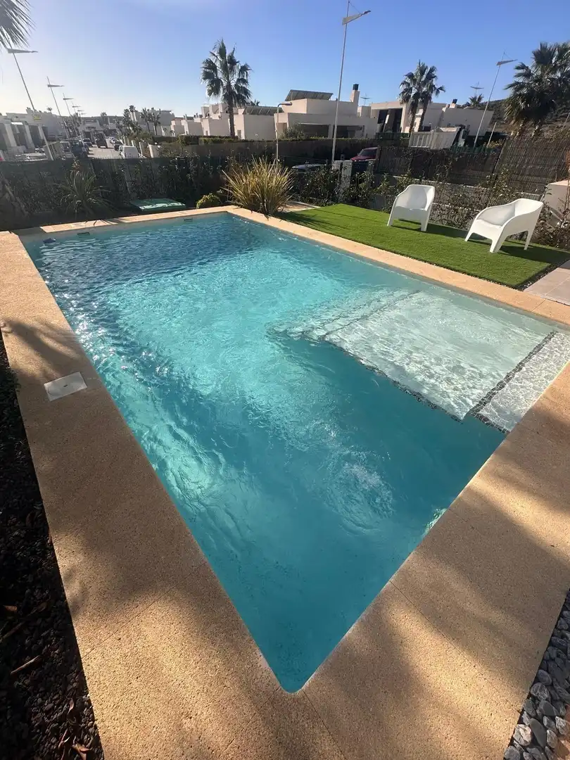 Piscina de Casa o xalet en venda en Madrid