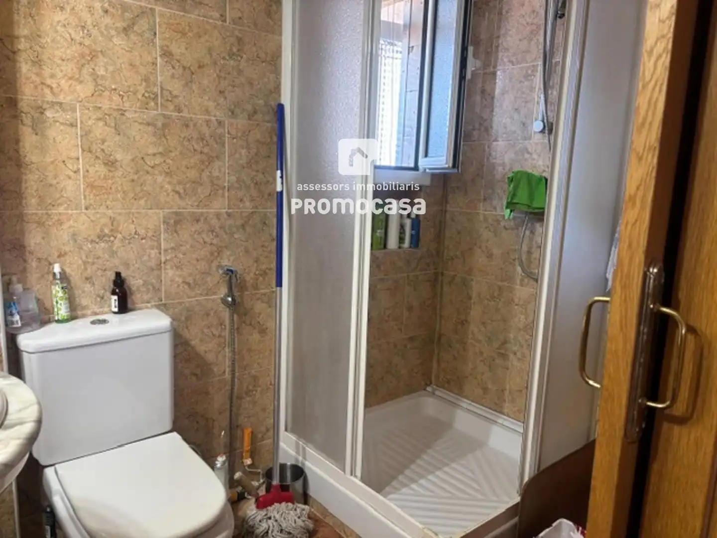 Bany de Pis en venda en Badia del Vallès amb Calefacció, Terrassa i Balcó