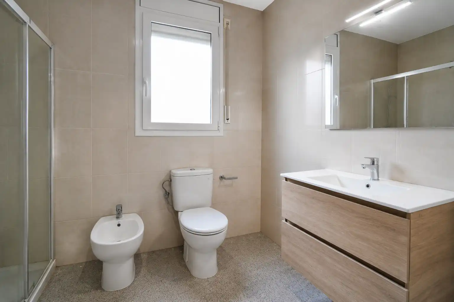 Bathroom of Flat for sale in Vinyols i els Arcs  with Air Conditioner, Terrace and Storage room