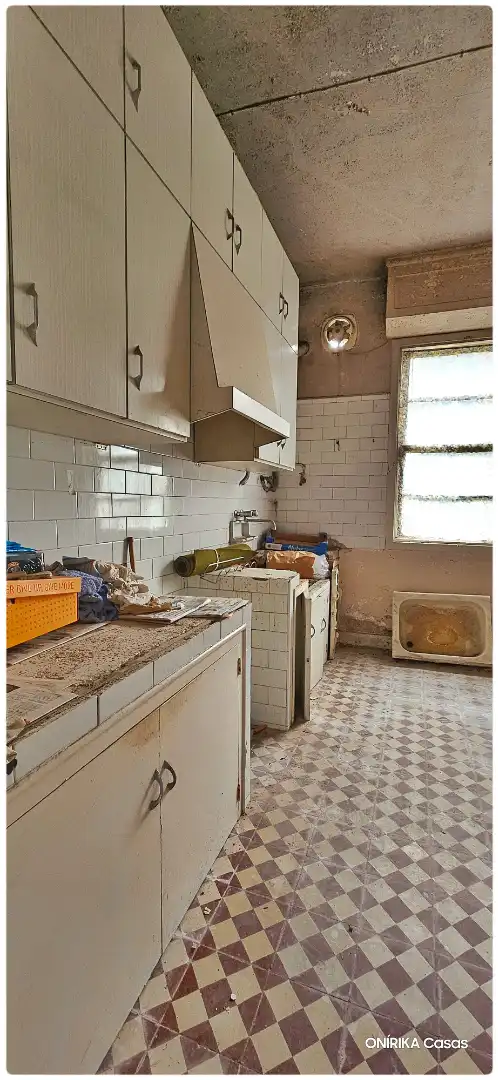 Cuina de Casa o xalet en venda en Lugo amb Jardí privat, Parquet i Traster