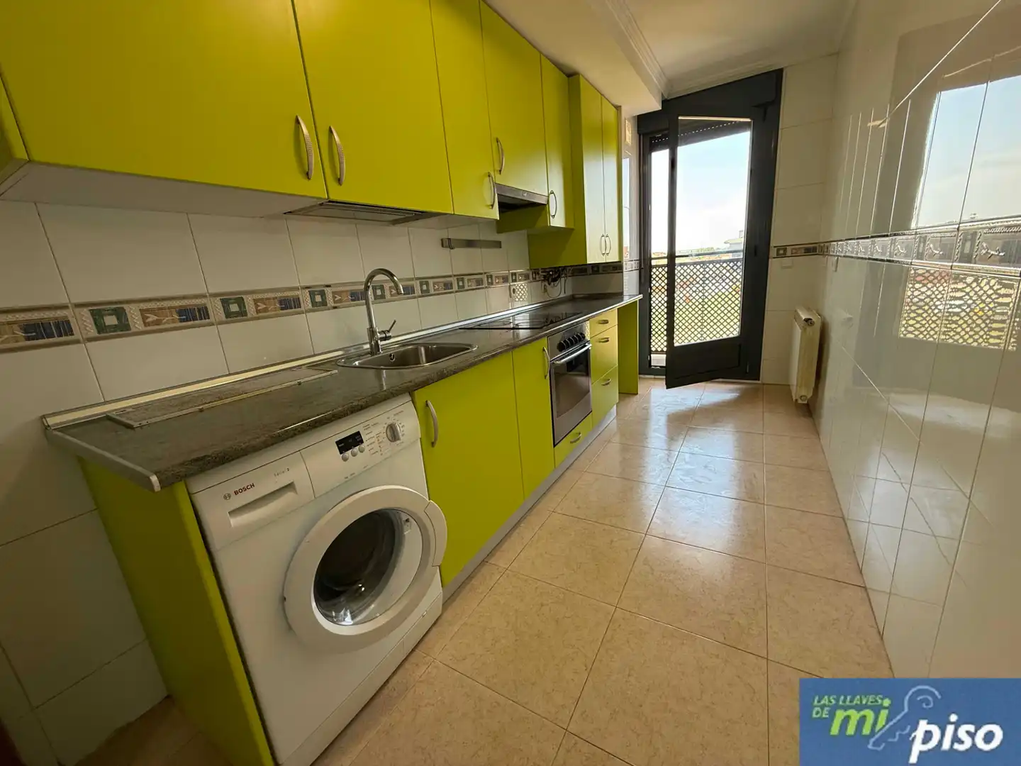 Cocina de Piso en venta en Santovenia de Pisuerga con Calefacción, Terraza y Trastero