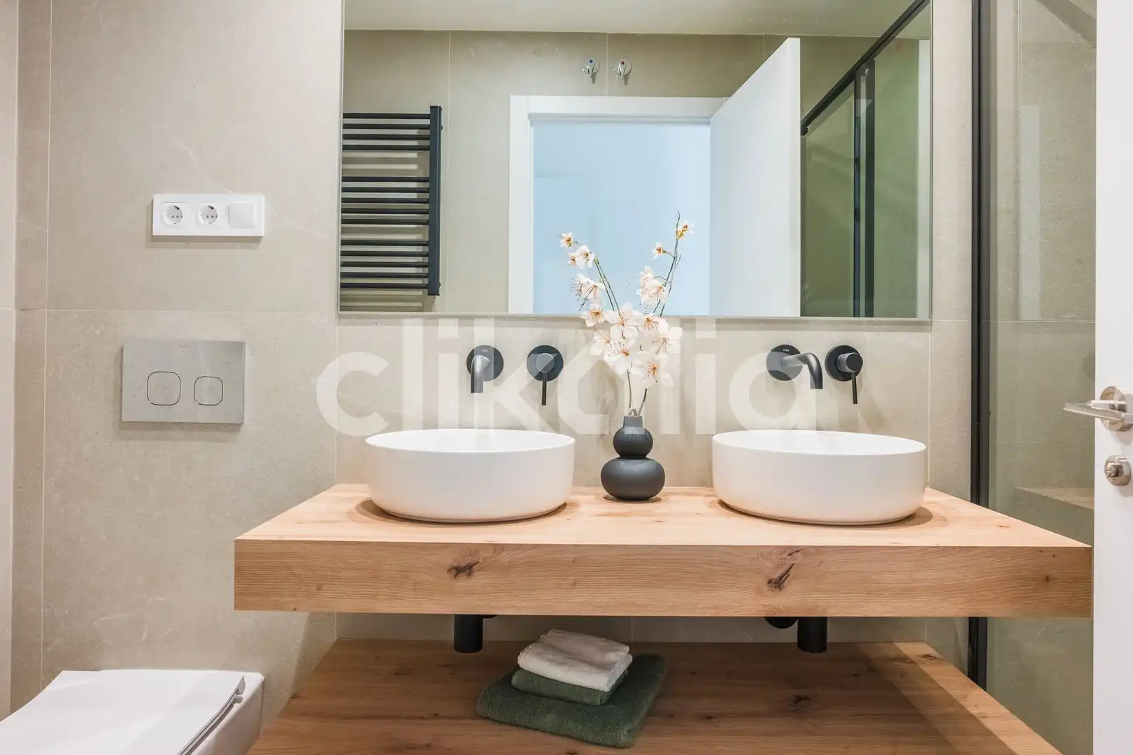 Baño de Piso en venta en Sevilla con Aire acondicionado