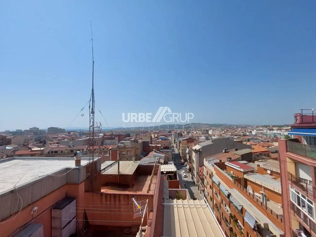 Vista exterior de Piso en venta en Terrassa con Calefacción, Terraza y Alarma