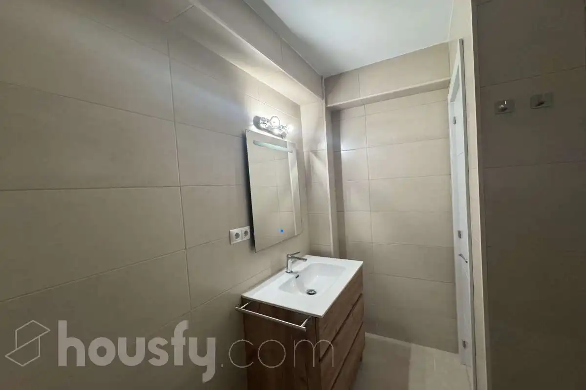 Baño de Piso de alquiler en Móstoles con Parquet y Amueblado