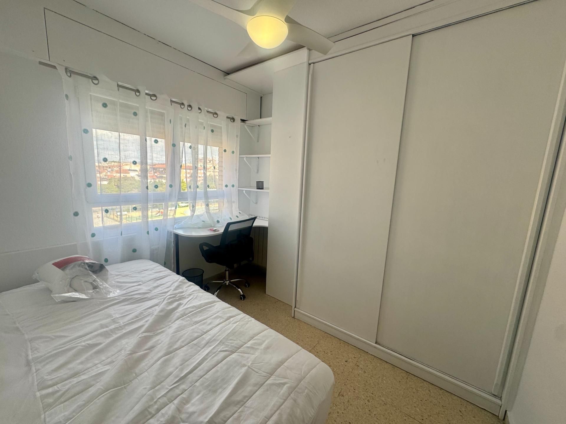 Dormitori de Pis per a compartir en  Granada Capital amb Calefacció