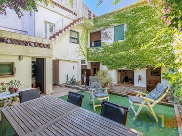 Casa a schiera con giardino in vendita a Carrer del Farmacèutic Mató 13