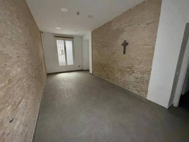 Local comercial en Alquiler en Calle Santa Angela De La Cruz en Encarnación - Regina