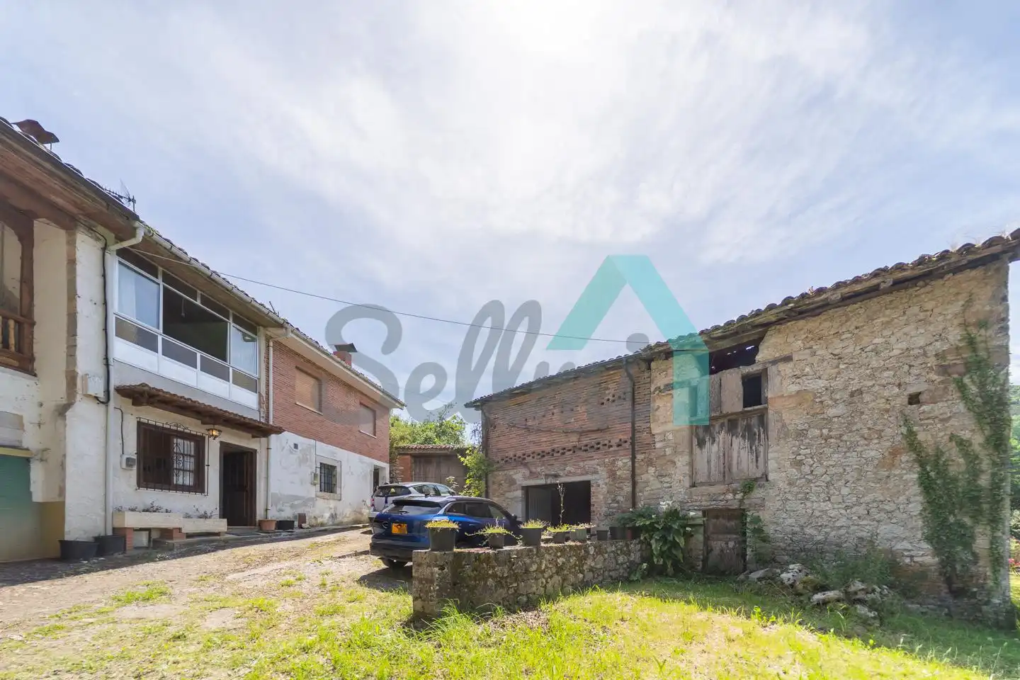 Außenansicht von Einfamilien-Reihenhaus zum Verkauf in Onís mit Heizung, Abstellraum und Balkon