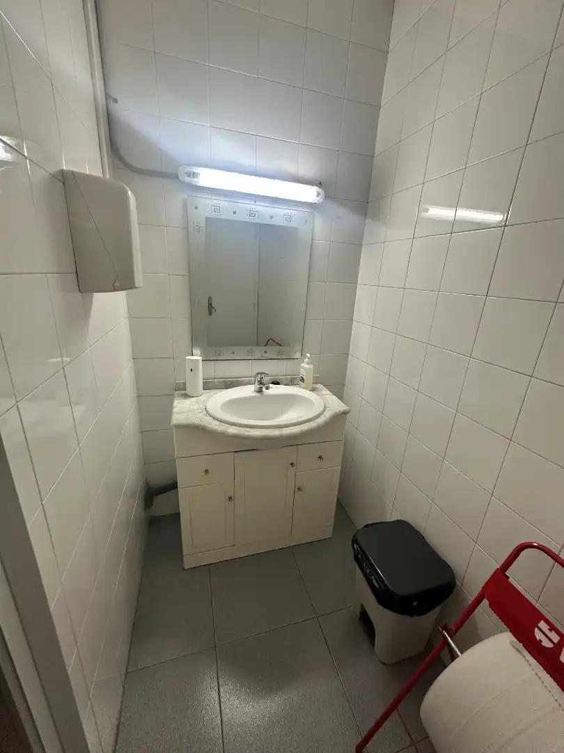 Badezimmer von Fabrikhallen zur Miete in Molins de Rei