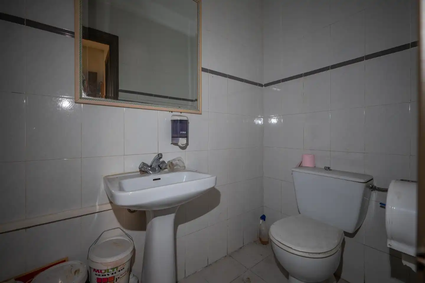 Baño de Local en venta en Ávila