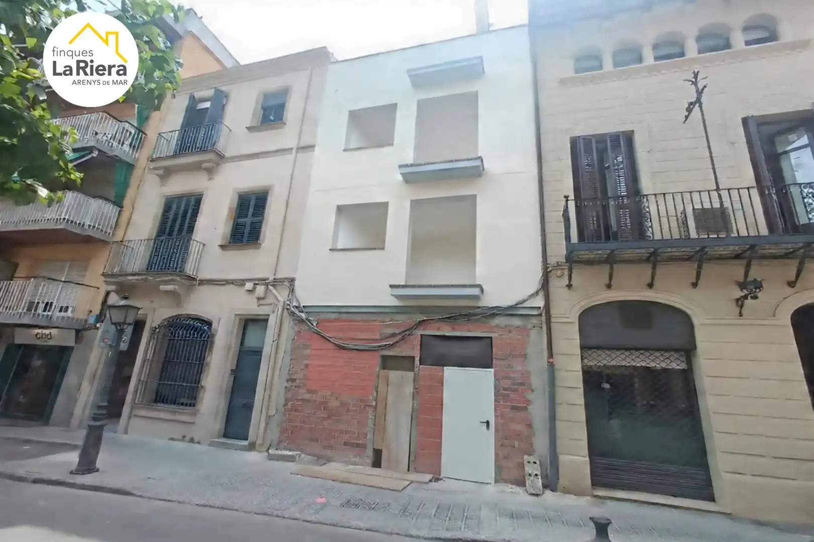 Außenansicht von Wohnung zum Verkauf in Arenys de Mar mit Klimaanlage, Heizung und Terrasse