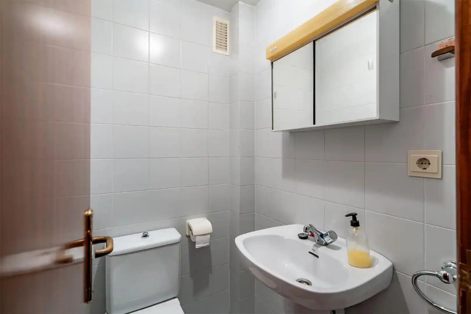 Badezimmer von Wohnung zur Miete in Santander mit Balkon