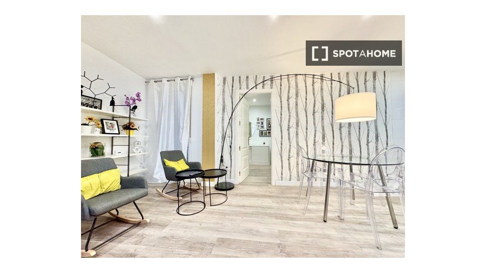 Living room of Flat to rent in  Madrid Capital  with Air Conditioner, Heating and Furnished