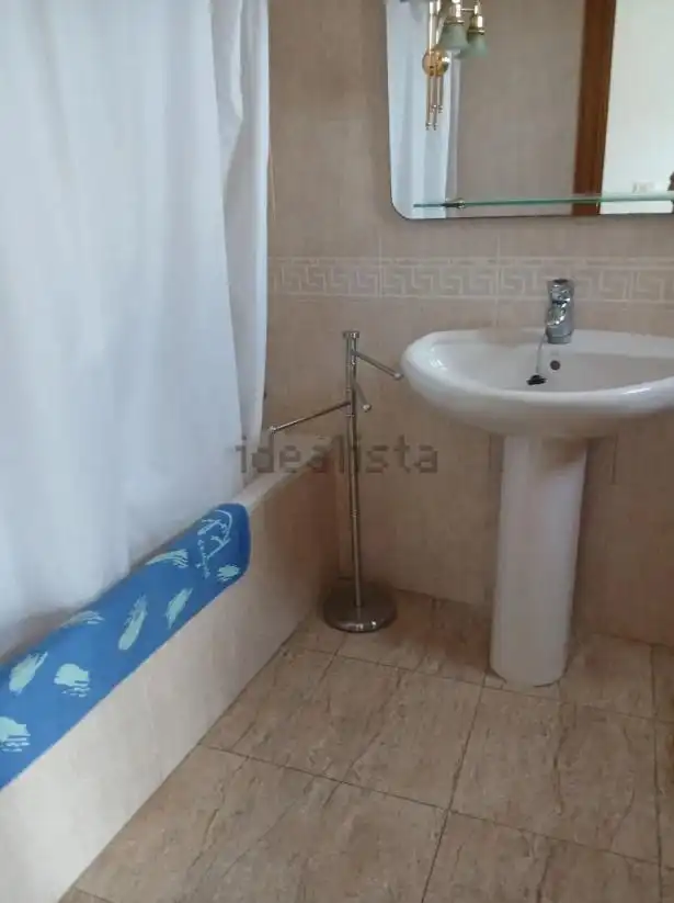 Bany de Pis de lloguer en Almería amb Terrassa i Moblat