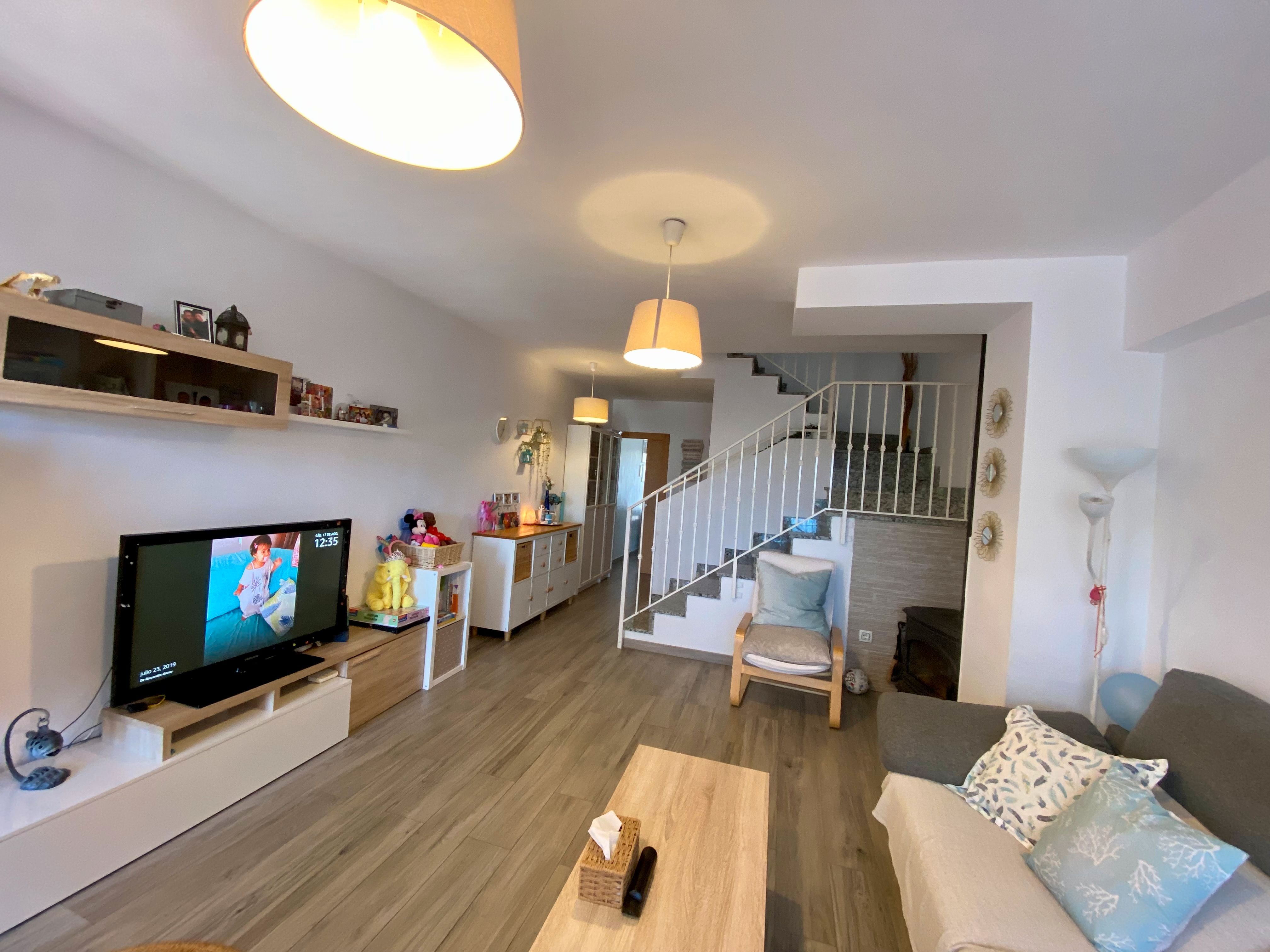 Sala d'estar de Casa adosada en venda en Carboneras amb Aire condicionat, Calefacció i Moblat