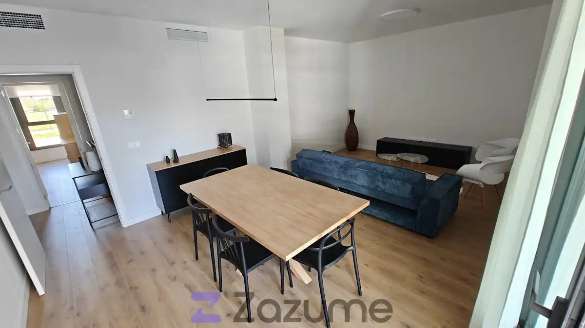 Living room of Flat for rent in Sevilla  with Air Conditioner, Private garden and Parquet flooring
