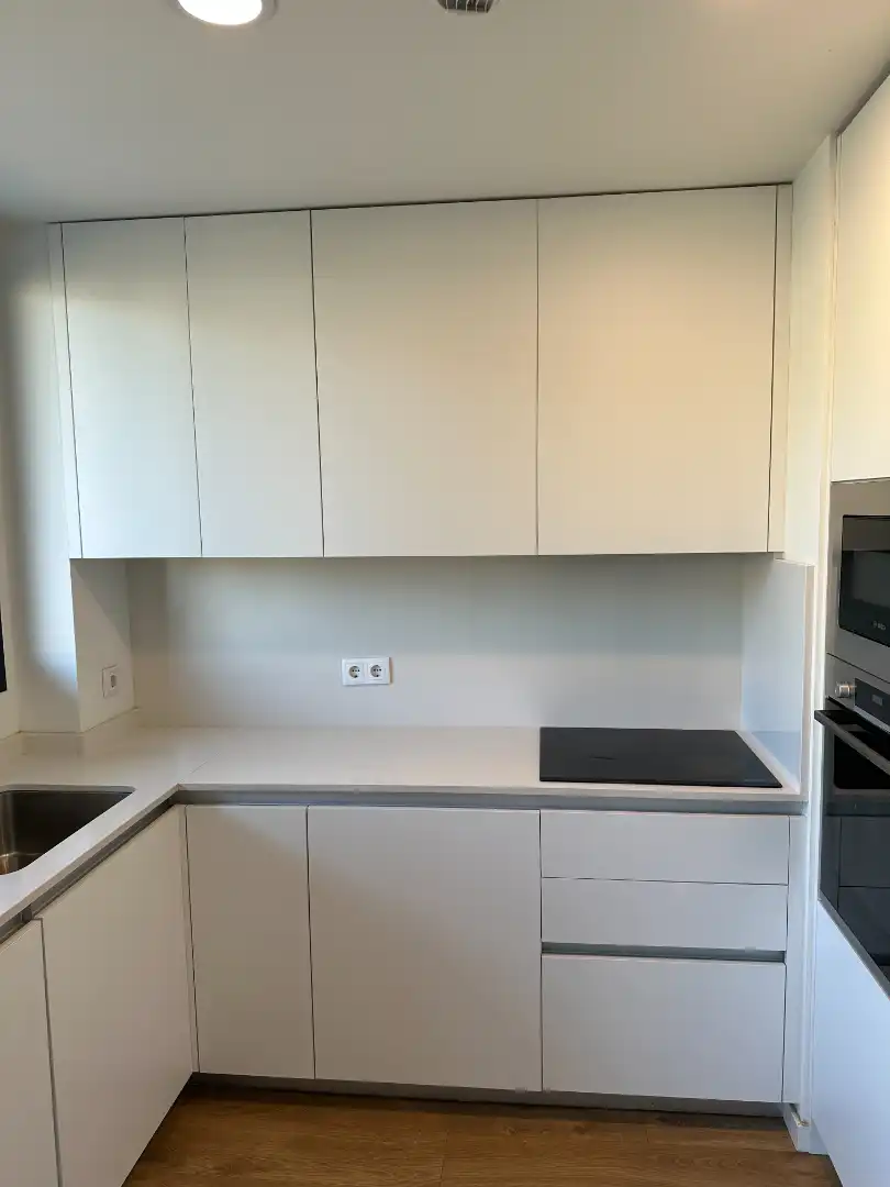 Kitchen of Flat for rent in L'Hospitalet de Llobregat  with Air Conditioner, Parquet flooring and Oven