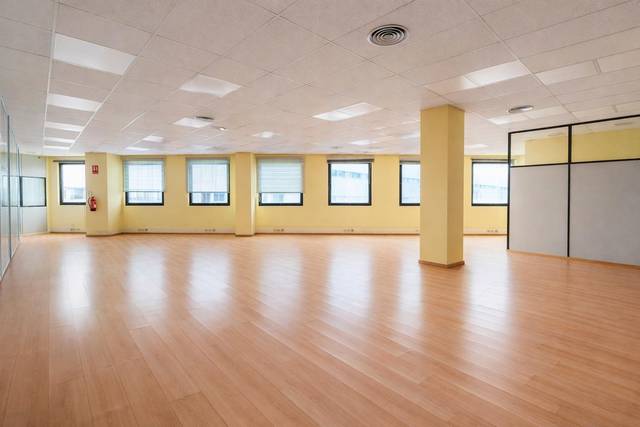 Nave industrial en Alquiler en Calle Calle de María Tubau, 5 en Las Tablas