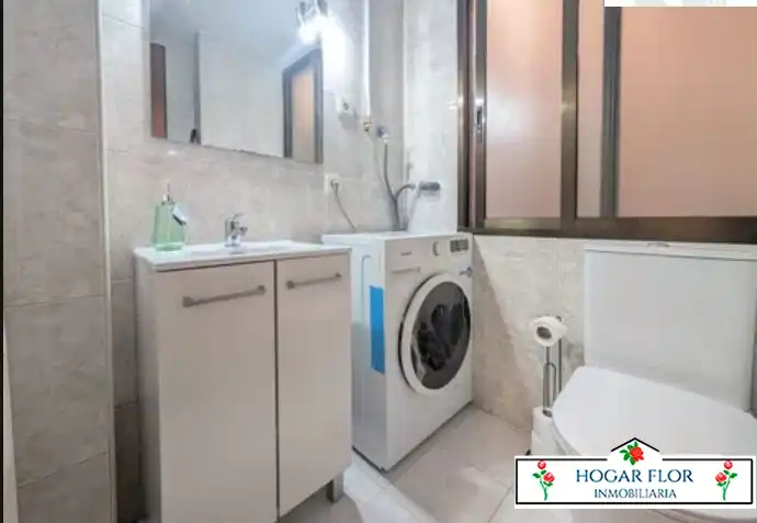 Bathroom of Flat for sale in Salamanca  with Heating and Balcony