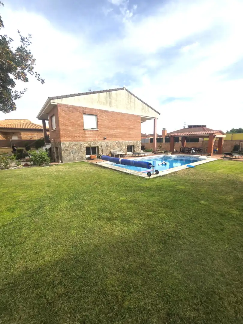 Piscina de Casa o chalet en venta en Galápagos con Calefacción, Jardín privado y Terraza