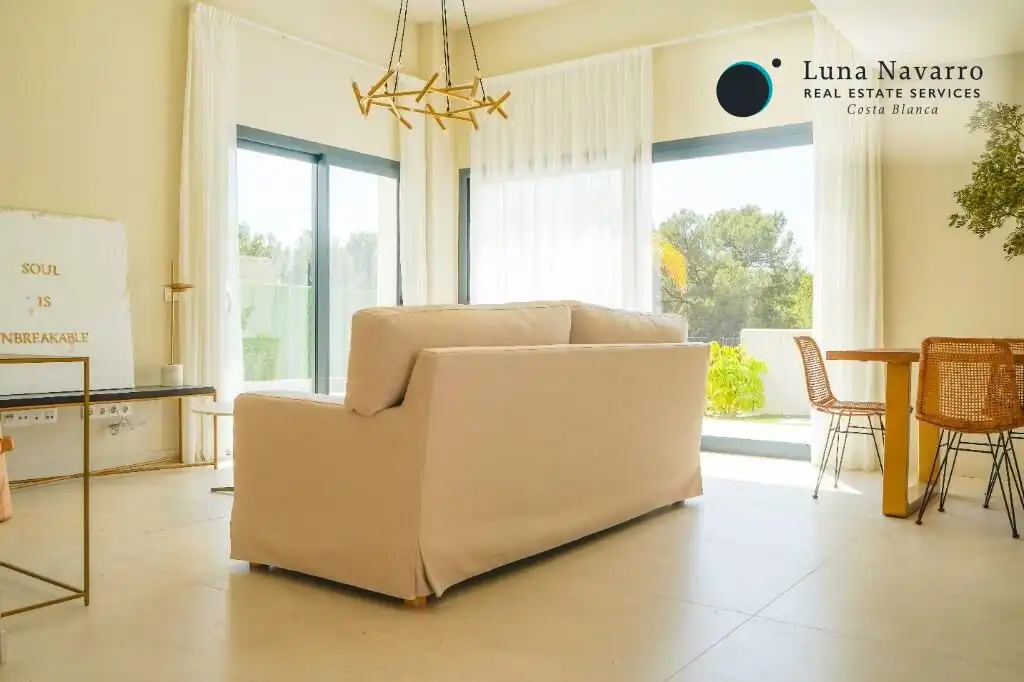 Houses for sale in Carrer Praga, Golf Bahía