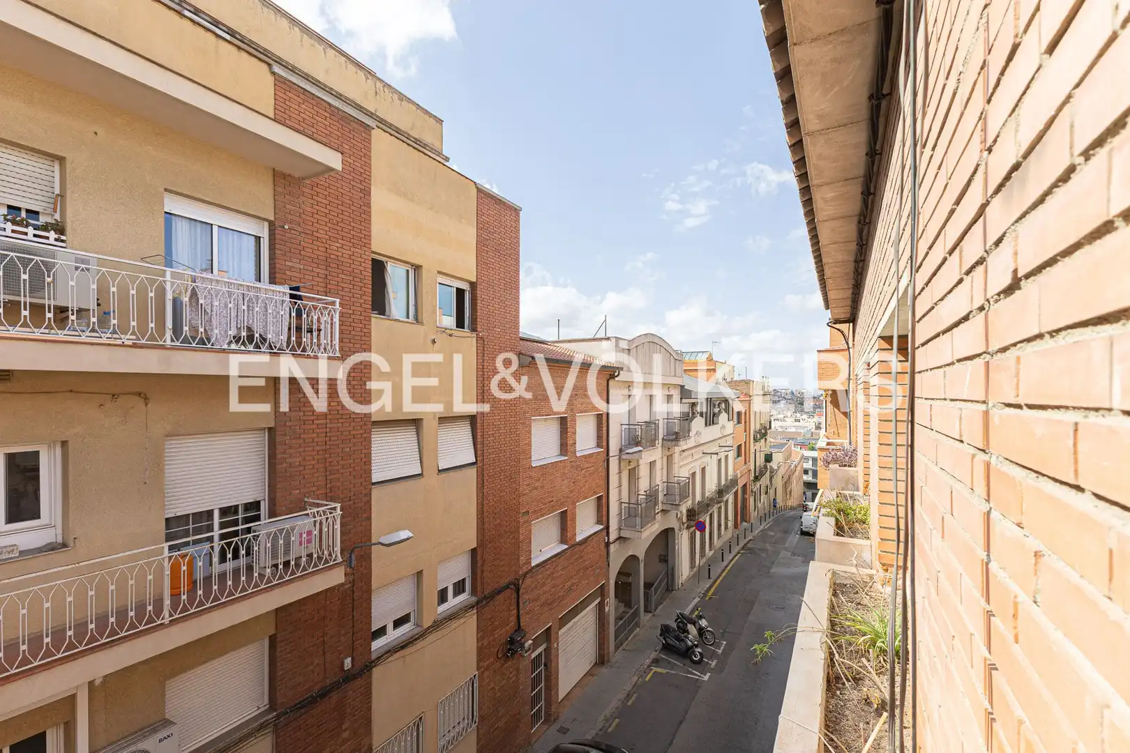 Vista exterior de Casa adosada en venda en Barcelona amb Aire condicionat, Calefacció i Parquet