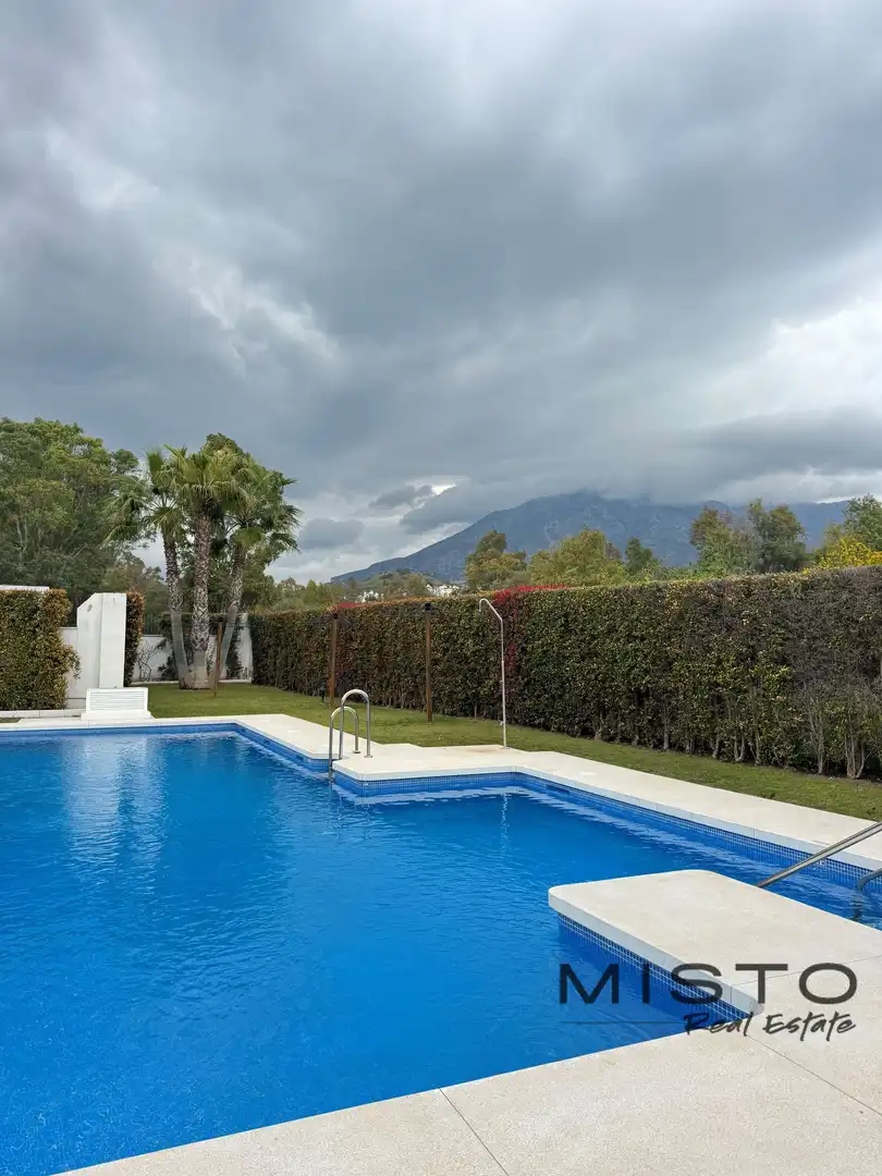 Piscina de Piso en venta en Marbella con Aire acondicionado, Terraza y Piscina