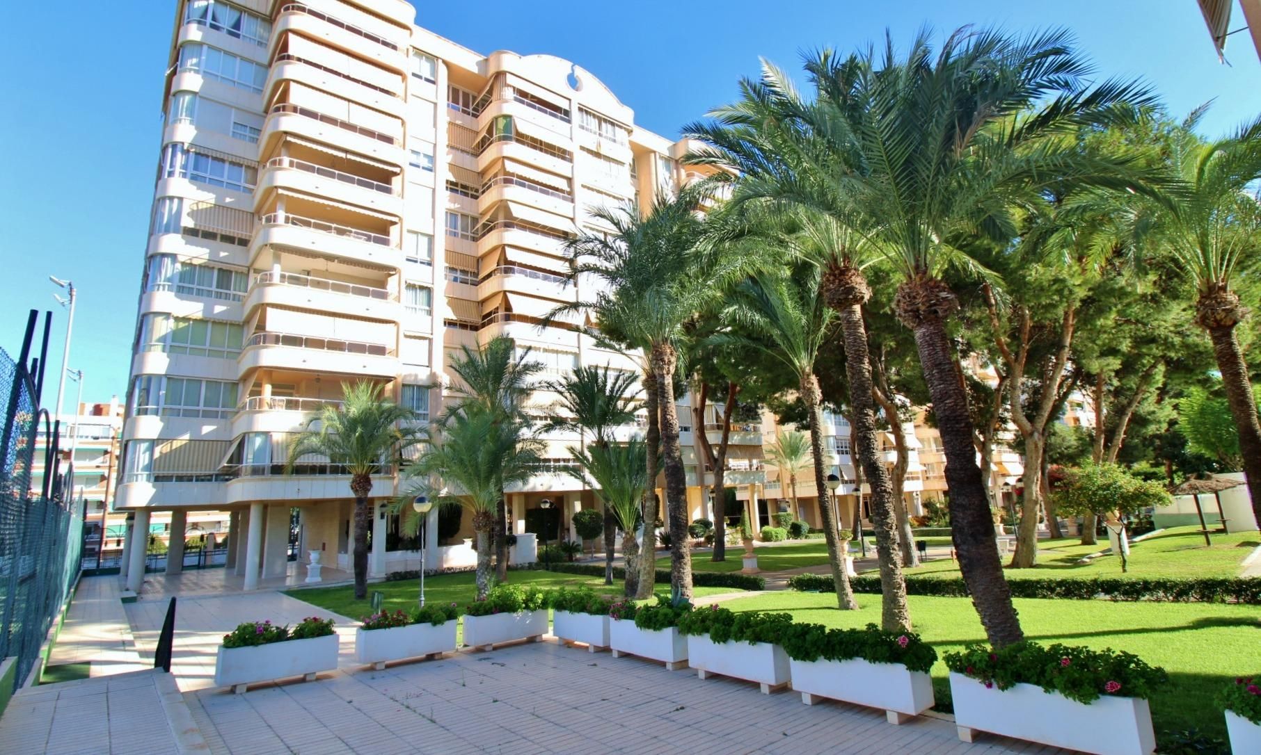 Exterior view of Flat to rent in Alicante / Alacant  with Air Conditioner, Terrace and Community pool
