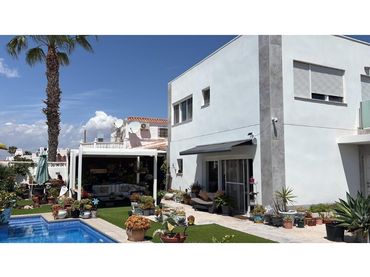 Maison avec piscine à vendre à Zona Carrefour - Urbanizaciones