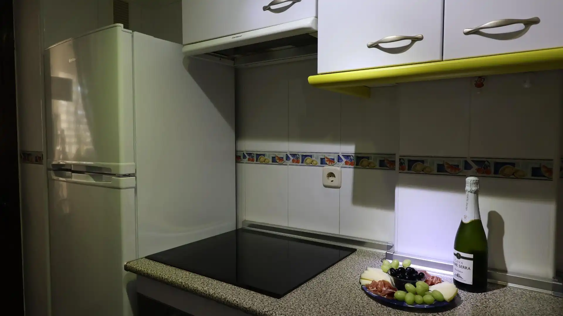 Cuina de Apartament en venda en L'Alfàs del Pi amb Aire condicionat, Moblat i Piscina comunitària