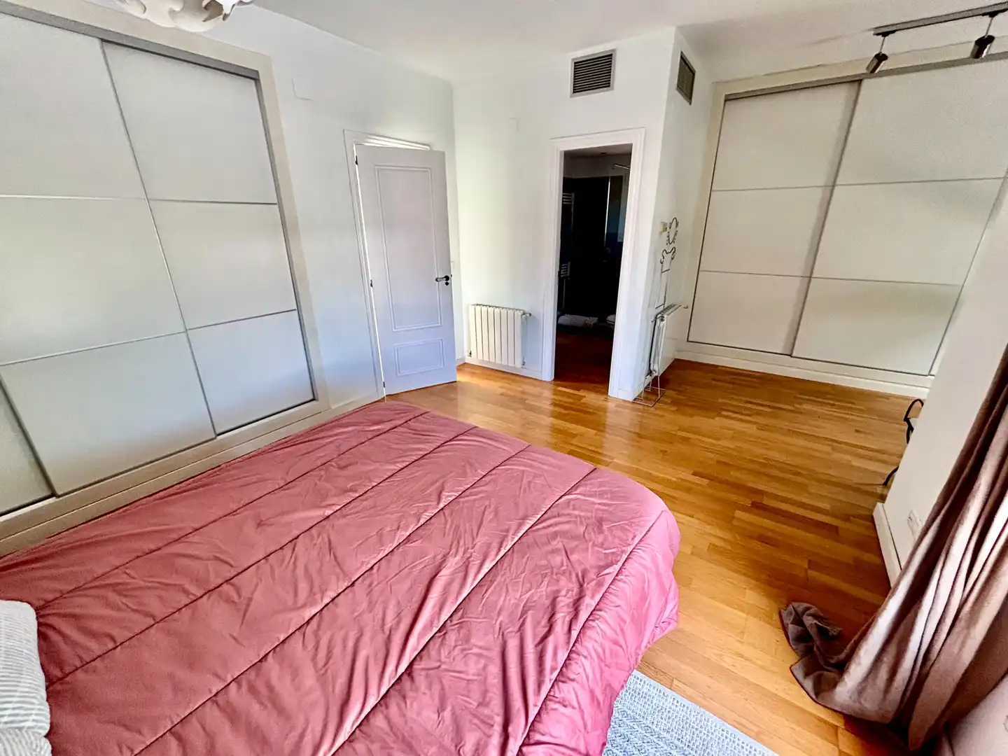 Habitación de Casa adosada en venta en Sant Joan d'Alacant con Aire acondicionado, Calefacción y Jardín privado