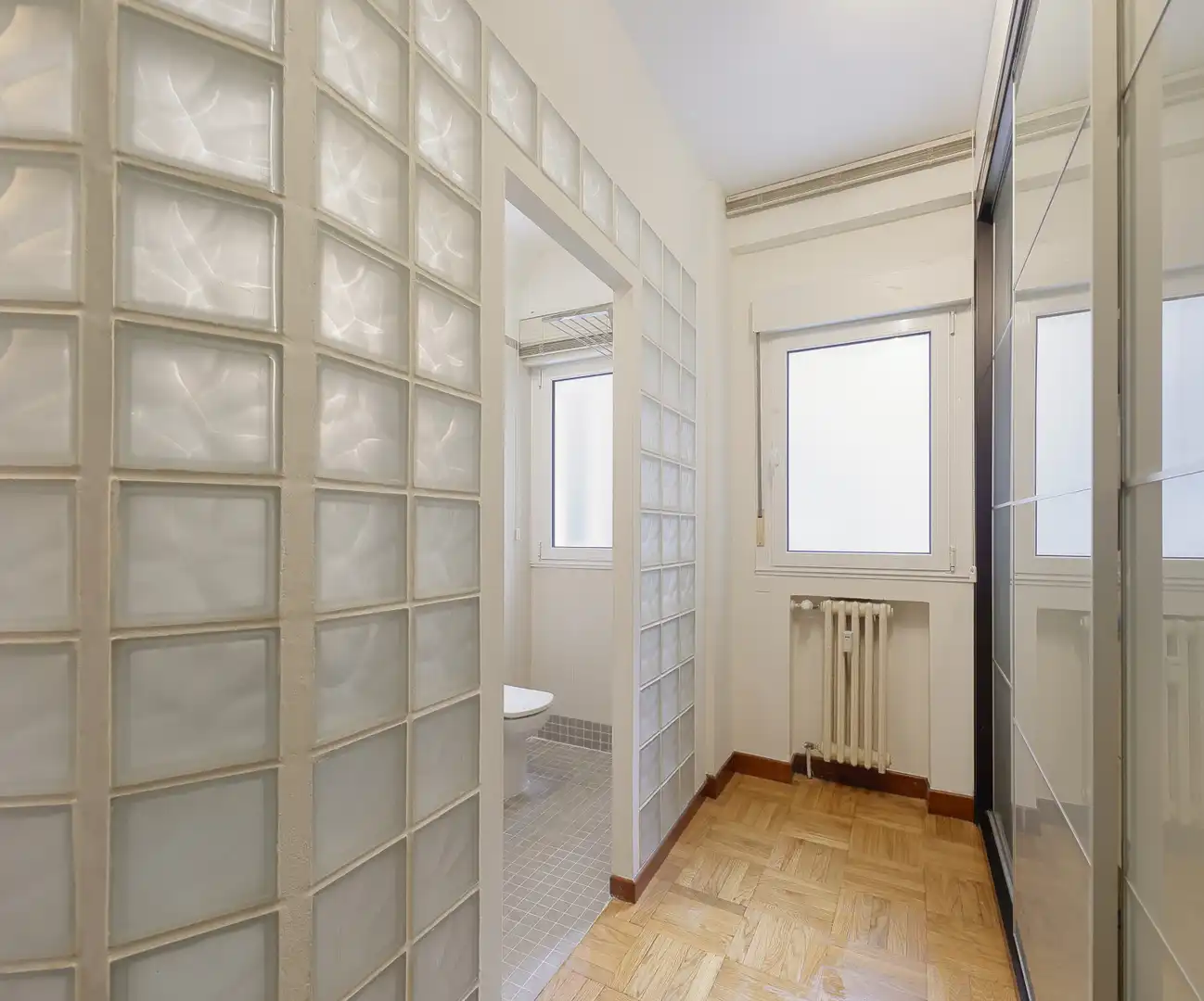 Bathroom of Flat for sale in Gijón   with Heating, Parquet flooring and Terrace