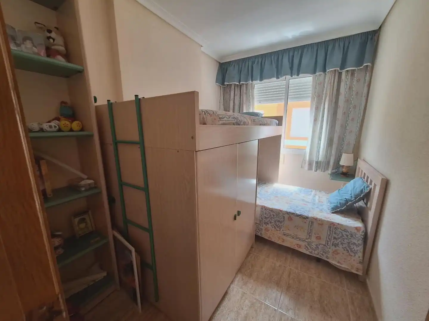 Habitación de Casa adosada en venta en Tavernes de la Valldigna con Aire acondicionado, Terraza y Balcón